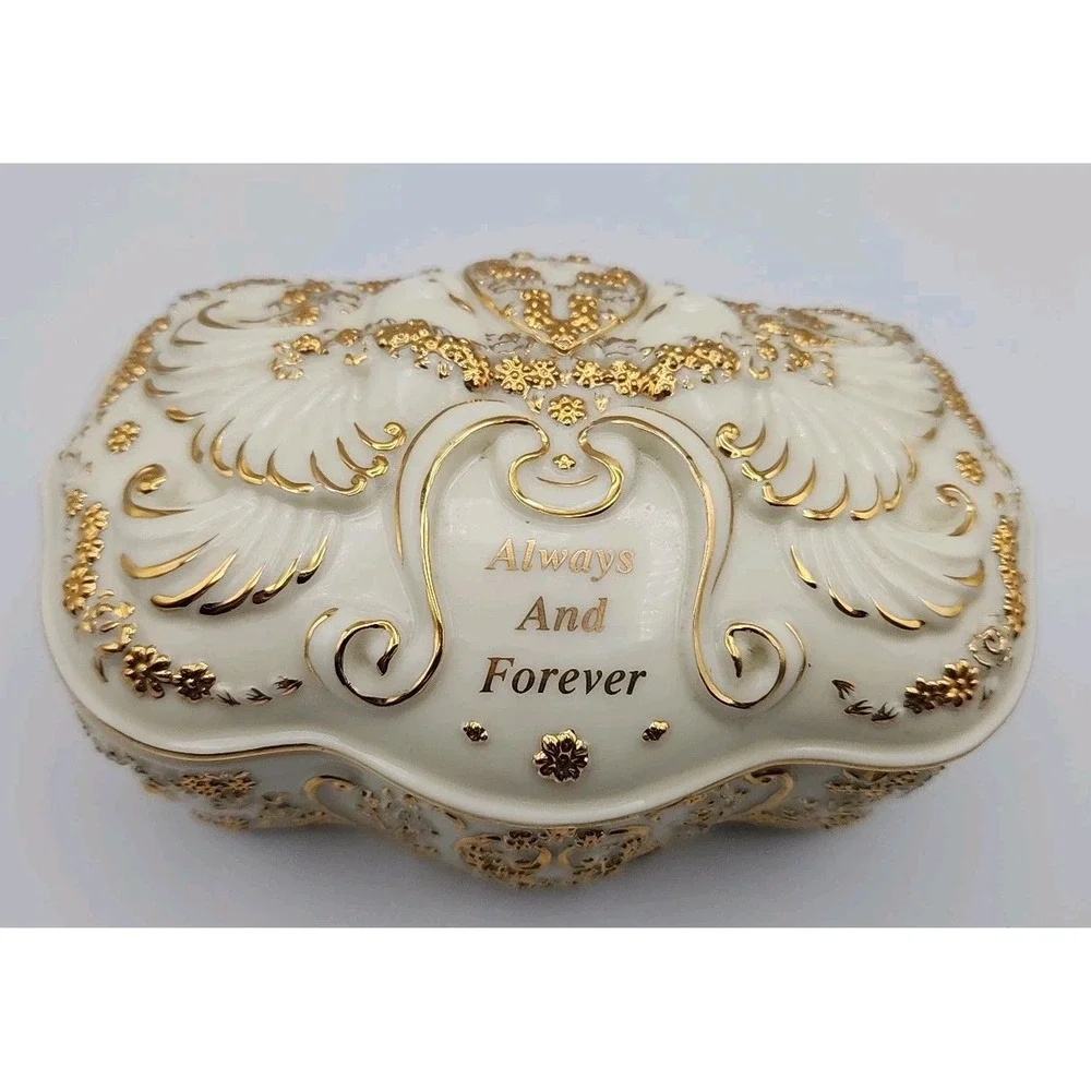 The San Francisco Music Box Company Gold Accent 2 Dove Music Jewelry Box Works